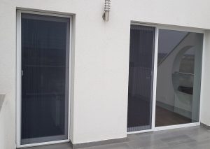 Plase de tantari si insecte discrete si functionale, disponibile intr-o gama larga de dimensiuni. O casa protejata si confortabila!