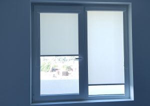 Jaluzele verticale - solutii practice si stilizate pentru controlul luminii si intimitatii in casa ta. Descopera gama variata de culori si materiale disponibile!