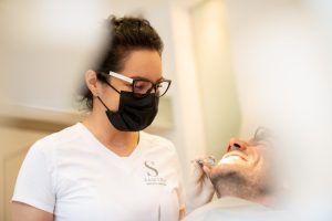 Descopera cabinetul nostru stomatologic Samyra Dent si experienta medicului stomatolog dedicat sanatatii tale dentare. Servicii profesioniste pentru toate varstele!